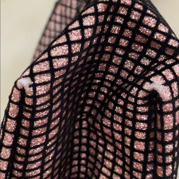 Mac glitter/velvet like makeup bag used - Picture 8 of 8